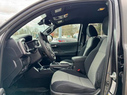 Used 2023 Toyota Tacoma TRD Off-Road image 21