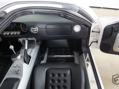 Used 2005 Ford GT image 38