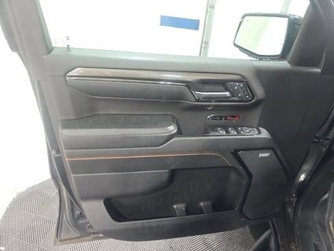 Used 2023 GMC Sierra 1500 AT4 w/ Technology Package AWD/4WD image 9