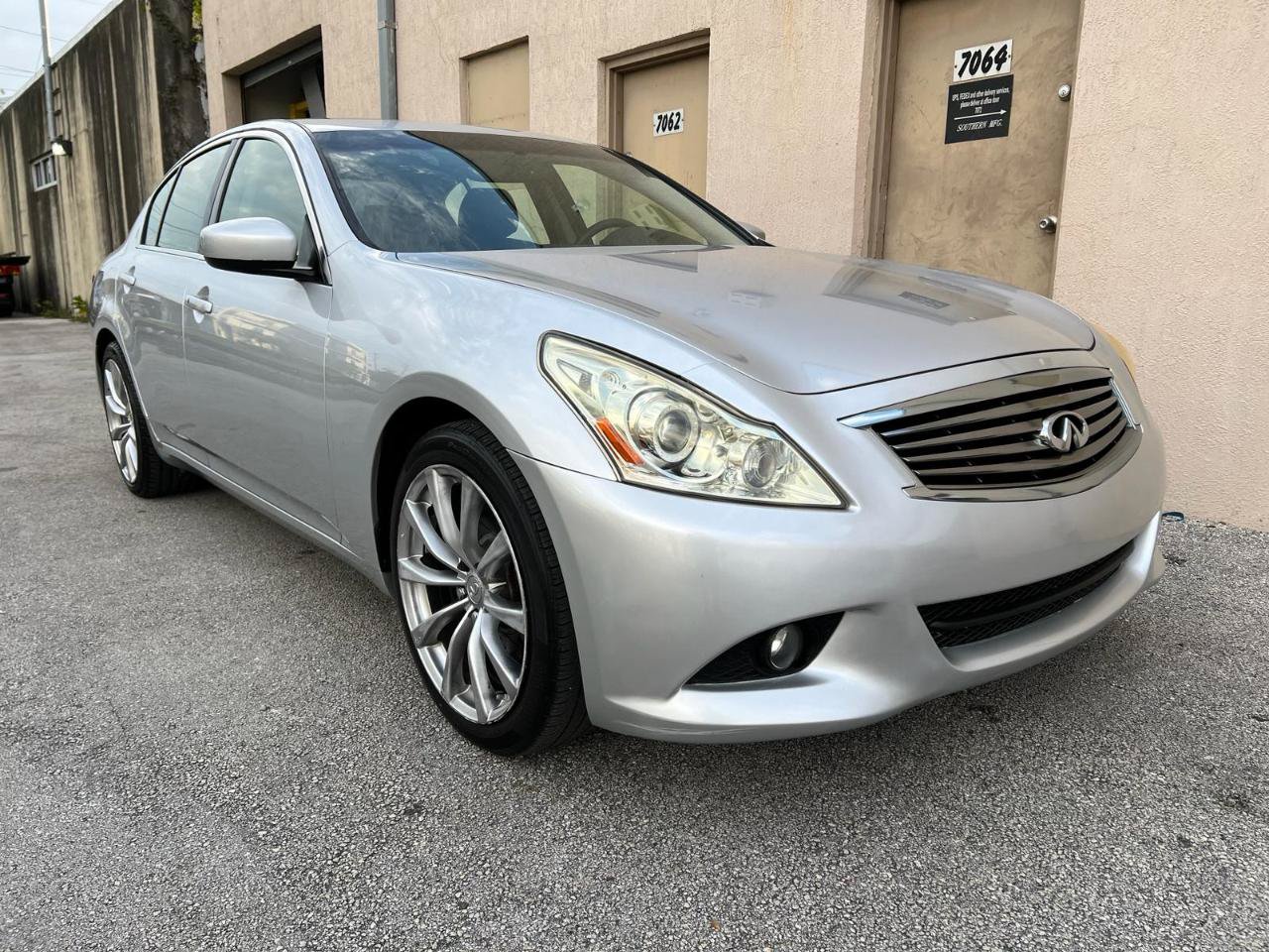 Used 2013 INFINITI G37 x Sedan w/ Premium Pkg AWD/4WD image 13