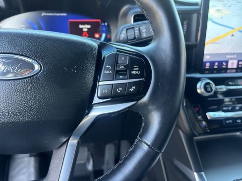 Used 2023 Ford Explorer Platinum w/ Technology Package image 32