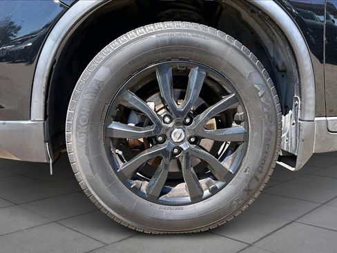 Used 2017 Nissan Rogue SV w/ Midnight Edition Package image 11