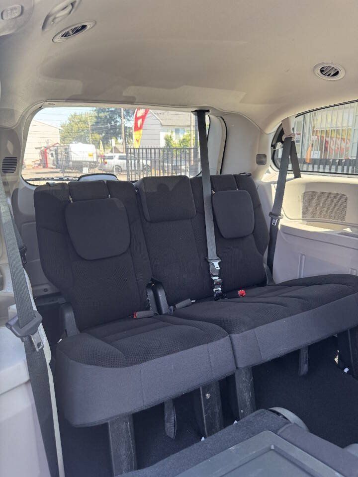 Used 2019 Dodge Grand Caravan SE w/ UConnect Hands-Free Group FWD image 9