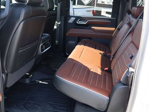 Used 2025 GMC Sierra 3500 Denali Ultimate AWD/4WD image 15