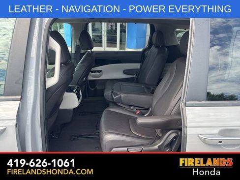 Used 2024 Kia Carnival EX FWD image 27