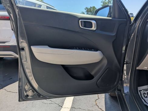 Used 2025 Hyundai Venue SEL FWD image 11