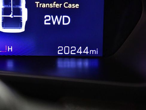 Used 2024 Chevrolet Colorado Trail Boss w/ Advanced Trailering Package AWD/4WD image 18