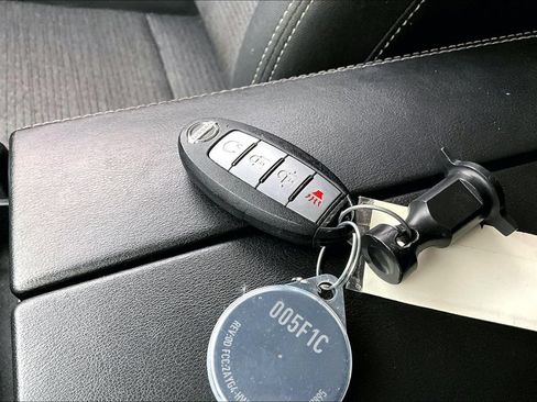 Used 2021 Nissan Rogue SV FWD image 12