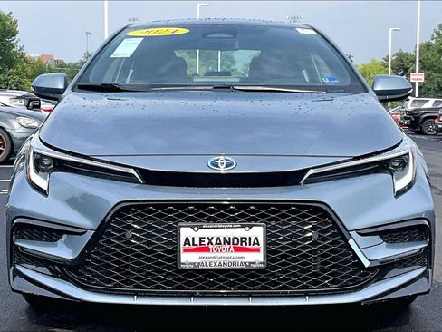 Used 2024 Toyota Corolla SE w/ SE Package FWD image 3