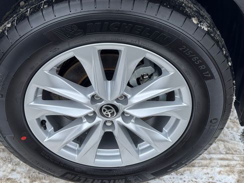 Used 2026 Toyota Corolla Cross LE w/ Moonroof Package image 7