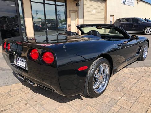 Used 2004 Chevrolet Corvette Convertible w/ Preferred Equipment Group RWD image 2