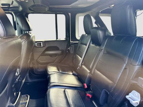 Used 2020 Jeep Wrangler Unlimited Sahara image 27