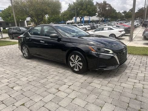 Used 2025 Nissan Altima 2.5 S FWD image 16