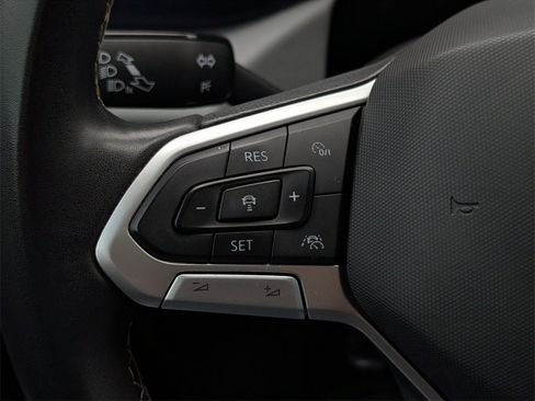 Used 2023 Volkswagen Taos SE w/ Panoramic Sunroof Package image 21