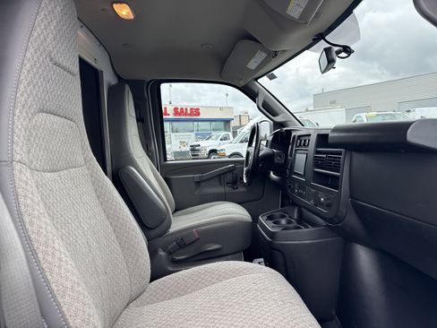 Used 2022 Chevrolet Express 3500 w/ Power Convenience Package image 12