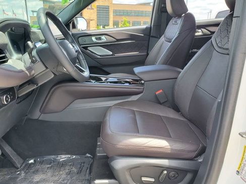 Used 2026 Ford Explorer Platinum w/ LUX Leather Package AWD/4WD image 4