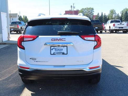 Used 2024 GMC Terrain SLT AWD/4WD image 9