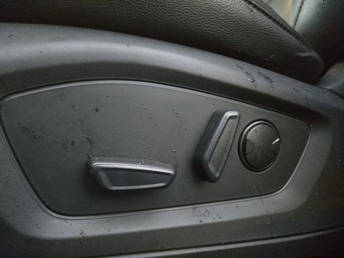 Used 2020 Ford Explorer XLT w/ Equipment Group 202A image 8