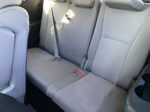 Used 2020 Toyota Highlander LE FWD image 17