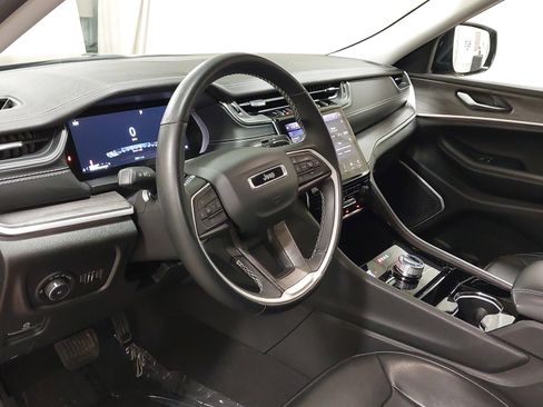 Used 2022 Jeep Grand Cherokee L Limited w/ Black Appearance Package AWD/4WD image 18