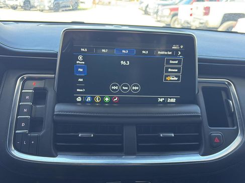 Used 2021 Chevrolet Suburban LT image 19