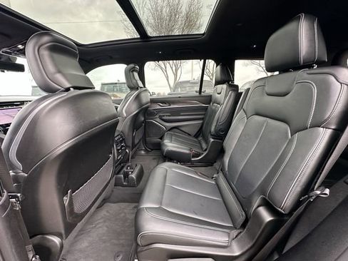 Used 2023 Jeep Grand Cherokee L Overland w/ Luxury Tech Group IV RWD image 29