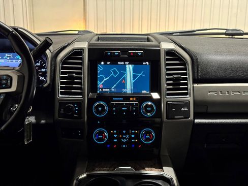 Used 2017 Ford F250 Lariat w/ Chrome Package image 20