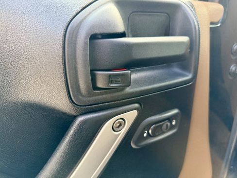 Used 2013 Jeep Wrangler Unlimited Sahara w/ Dual Top Group image 25