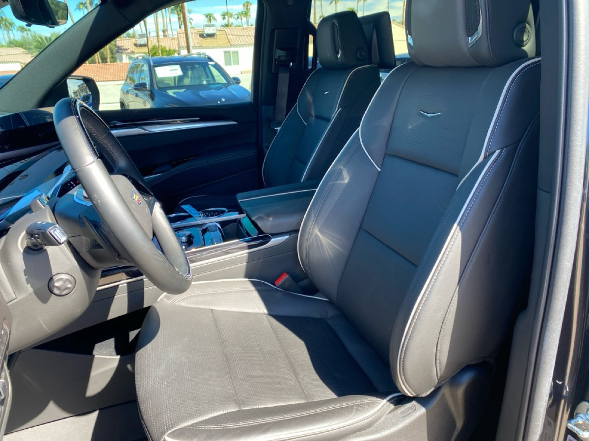 Used 2025 Cadillac Escalade Sport w/ Touring Package AWD/4WD image 7