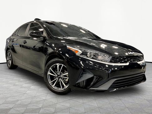 Used 2024 Kia Forte LXS w/ LXS Technology Package FWD image 3