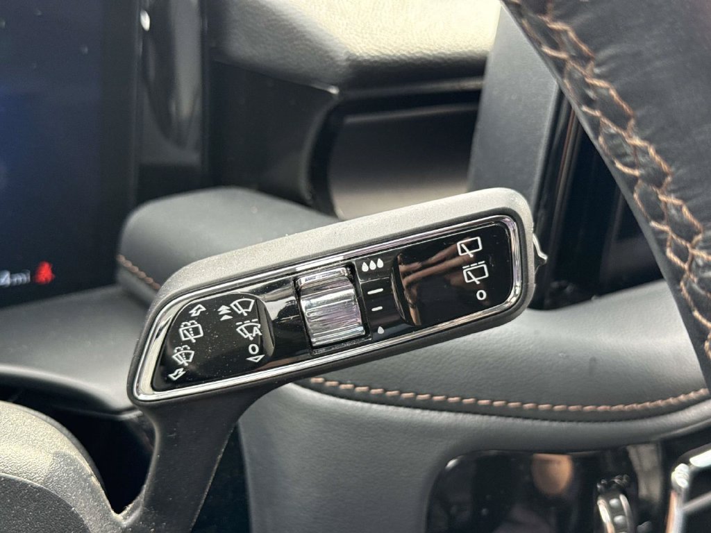 Used 2025 Lincoln Aviator AWD image 38