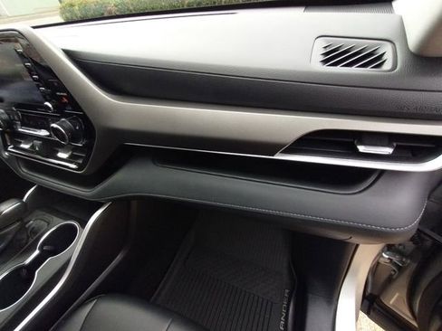 Used 2020 Toyota Highlander XLE image 57