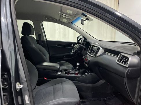 Used 2020 Kia Sorento S FWD image 32