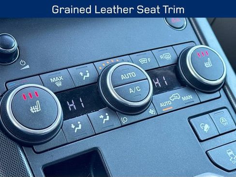 Used 2019 Land Rover Range Rover Evoque SE image 21