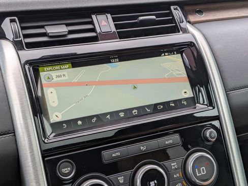Used 2018 Land Rover Discovery HSE AWD/4WD image 21