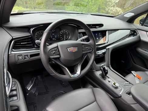 Certified 2024 Cadillac XT6 Premium Luxury w/ LPO, Floor Liner Package AWD/4WD image 4