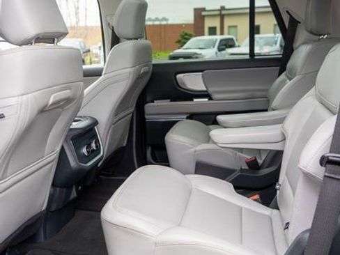 Used 2025 Ford Expedition Active AWD/4WD image 11