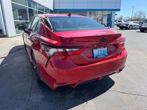 Used 2022 Toyota Camry SE w/ Cold Weather Package FWD image 4