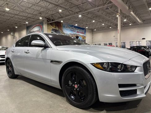 Used 2017 Jaguar XE Premium image 23