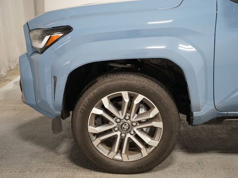 Used 2025 Toyota 4Runner Limited AWD/4WD image 5