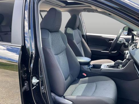 Used 2025 Toyota RAV4 XLE w/ Convenience Package AWD/4WD image 8