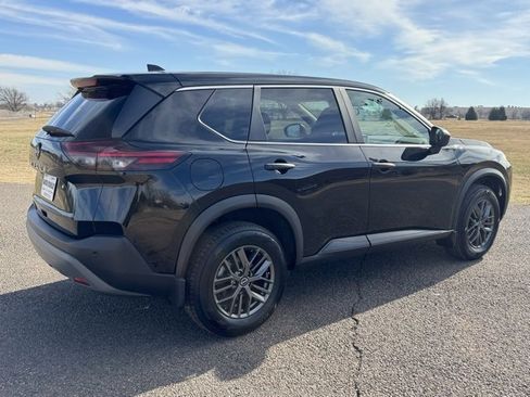 Used 2023 Nissan Rogue S image 6