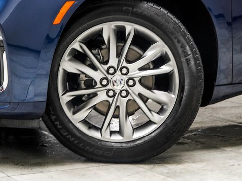 Used 2023 Buick Enclave Avenir FWD image 3