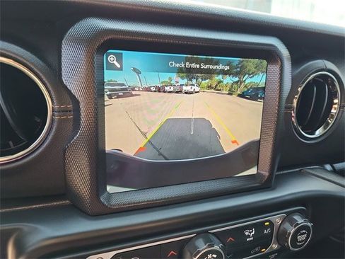 Used 2023 Jeep Gladiator Overland image 23