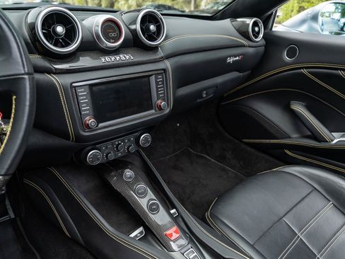 Used 2016 Ferrari California T RWD image 12