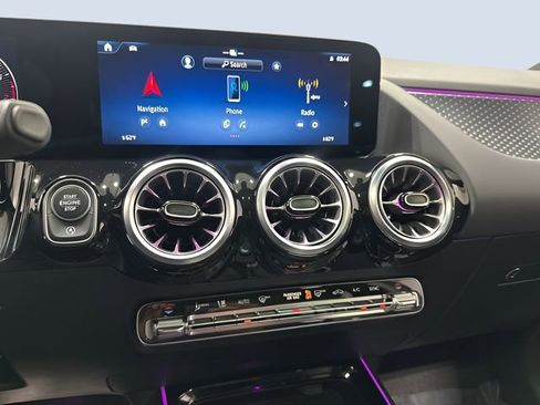 Used 2025 Mercedes-Benz GLA 250 4MATIC image 21