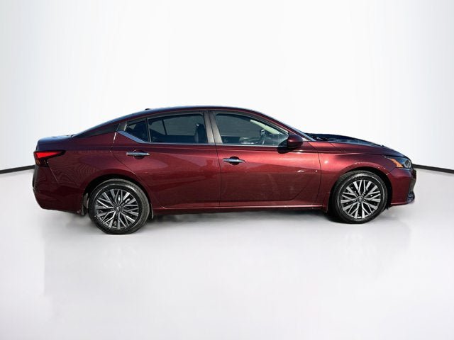 Used 2023 Nissan Altima 2.5 SV w/ SV Premium Package AWD/4WD image 4