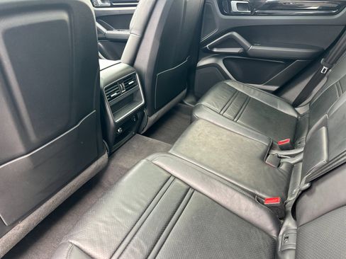 Certified 2023 Porsche Cayenne Coupe AWD/4WD image 13