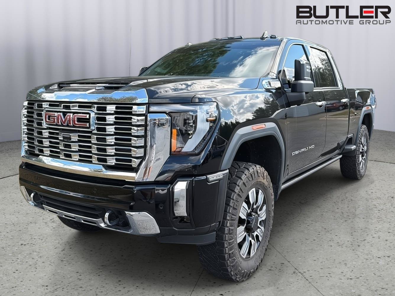 Used 2024 GMC Sierra 2500 Denali w/ Denali Reserve Package AWD/4WD image 3