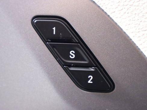 Used 2024 Chrysler Pacifica Touring-L FWD image 27